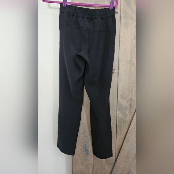 LULULEMON On the Fly Pant in black. Size 2 - Picture 14 of 16